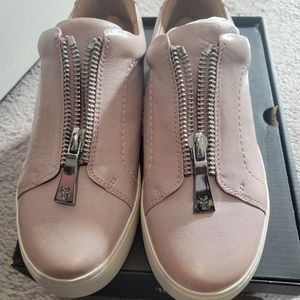 New with box Frye Lena low